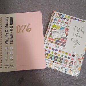 2..Undated Monthly Spiral Budget Planner - White Pages with Black Accents